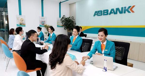 Ông Vũ Văn Tiền trở lại làm chủ tịch HĐQT dẫn dắt ngân hàng, ông Phạm Duy Hiếu thôi làm Tổng giám đốc