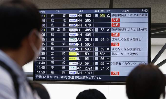 Airlines work to fix software glitch on A320 aircraft and some flights are disrupted