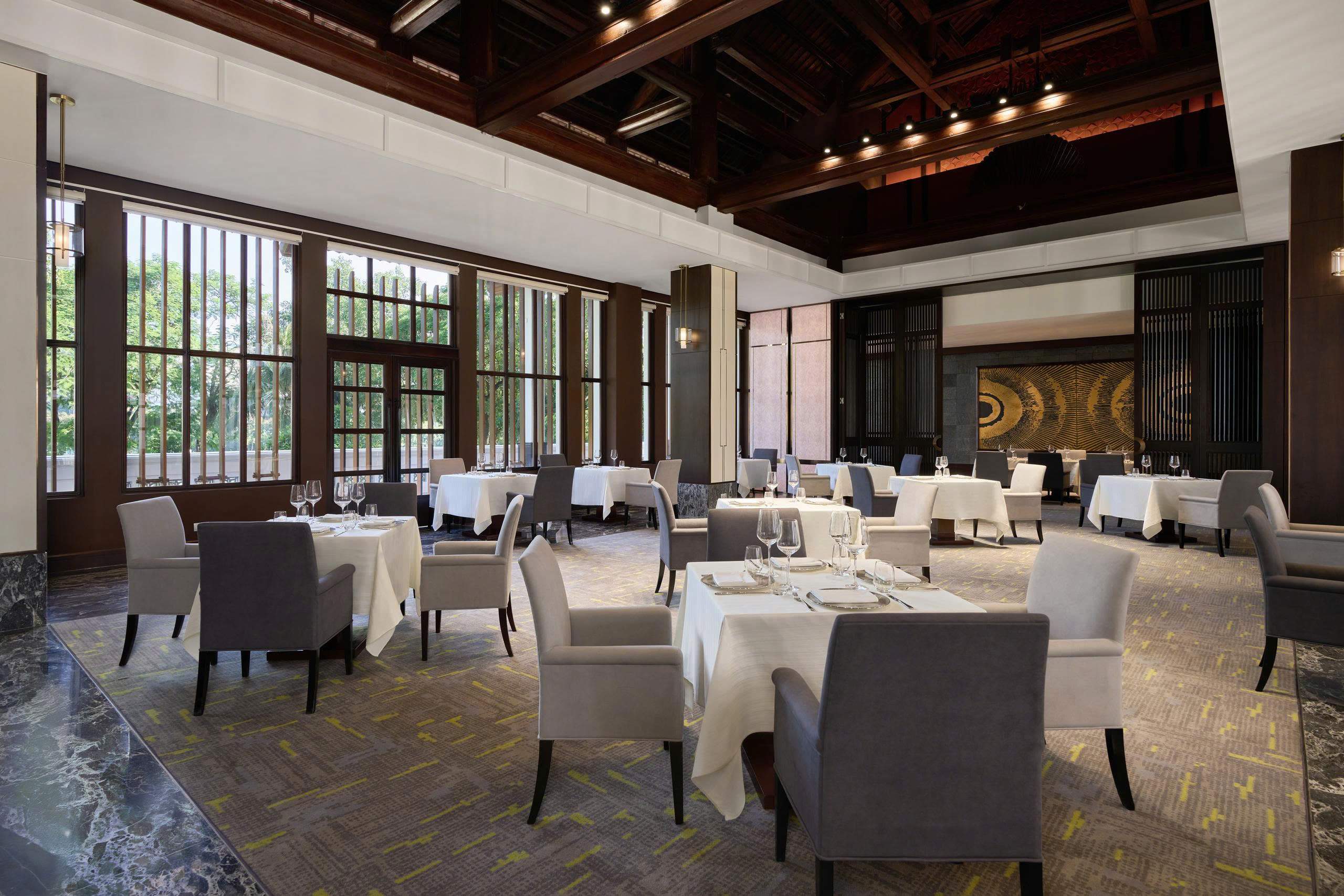 Bước chuyển mình mới của Nhà hàng Hemispheres Steak  Seafood Grill
