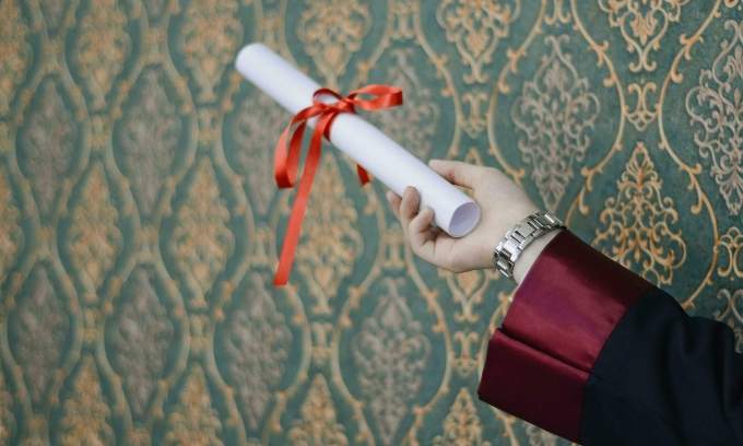 College degree holders account for record 25% of unemployed Americans