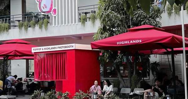 Đặt photobooth tại cửa hàng, cứ mua nước là được chụp ảnh free
