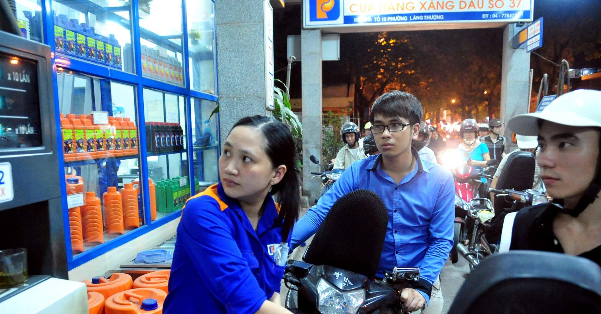 Giá xăng dầu đồng loạt giảm mạnh, có loại hạ tới hơn 1.000 đồng/lít