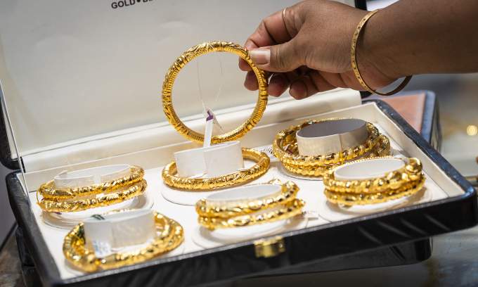 Gold slips as hawkish Fed comments spark market sell-off