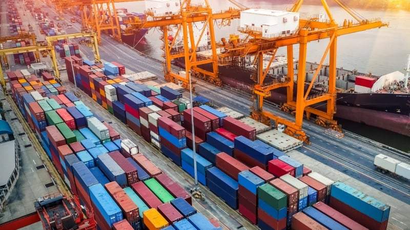 Kim ngạch xuất nhập khẩu lập kỷ lục vượt mốc 800 tỷ USD, cao hơn tổng cả năm 2024