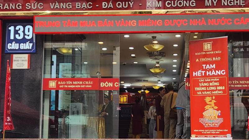 Nhà vàng vừa bán đã cháy hàng, người mua thất vọng ra về