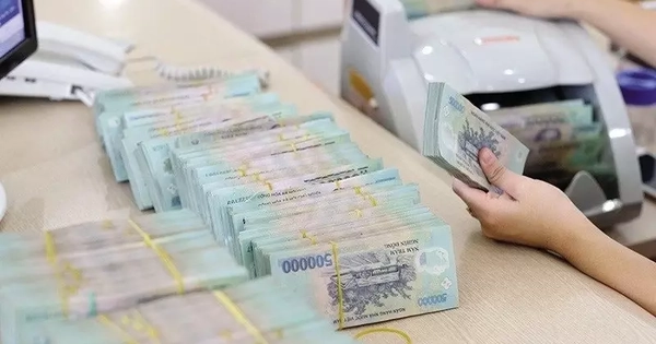 Thấy gì từ việc ngân hàng ồ ạt tăng lãi suất huy động?