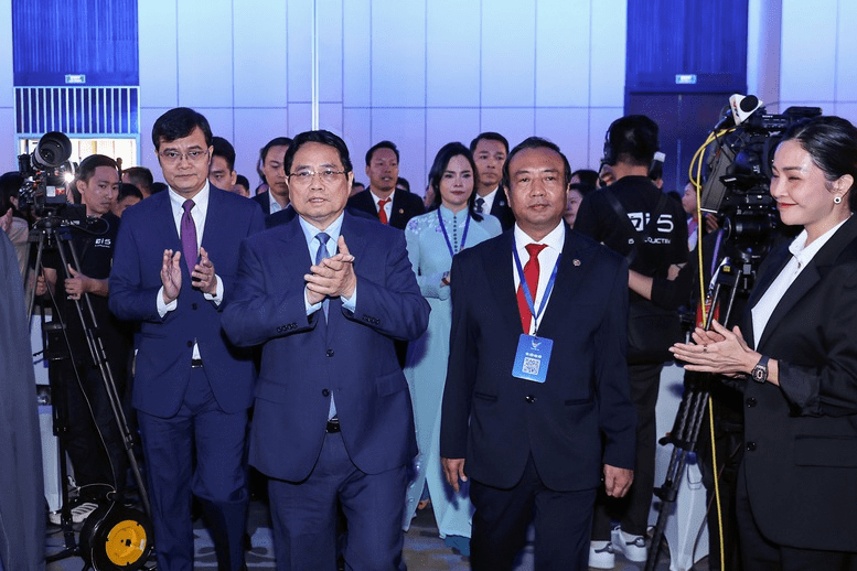 Thủ tướng Phạm Minh Chính cùng các đại biểu tham dự Đại hội đại biểu toàn quốc Hội Doanh nhân trẻ Việt Nam lần thứ VIII, nhiệm kỳ 2025-2030. (Ảnh: VGP)