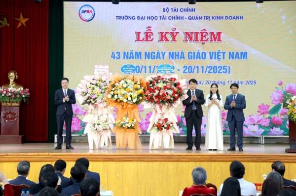 Trường Đại học Tài chính - Quản trị kinh doanh kỷ niệm 43 năm Ngày Nhà giáo Việt Nam