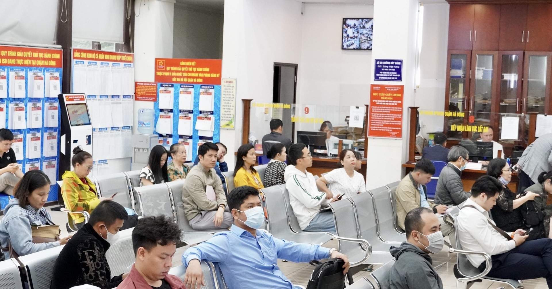 Hàng trăm độc giả tranh cãi việc chuyển thủ tục đất đai về cấp tỉnh hay cấp xã