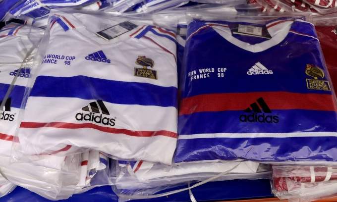 6,500 suspected fake Nike, Adidas garments seized from Hanoi store