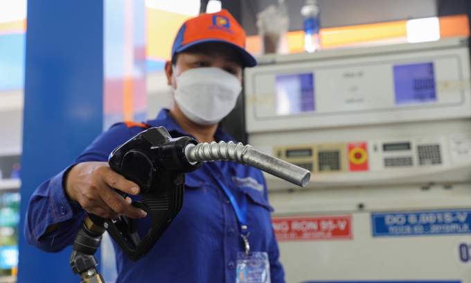 Gasoline prices decrease - VnExpress International