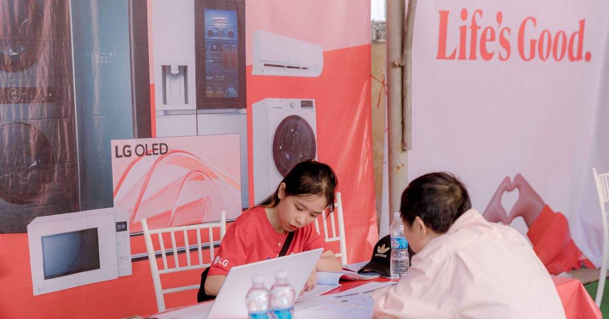 LG sửa chữa thiết bị hư hỏng sau mưa lũ tại miền Trung