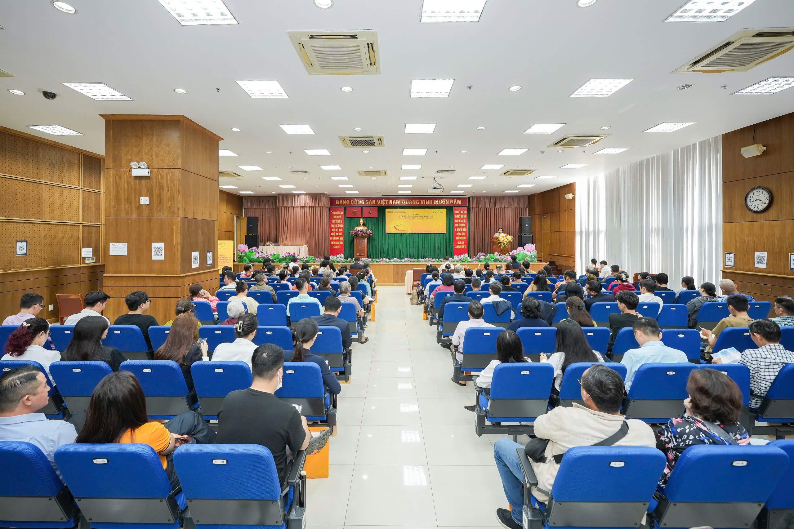 Thúc đẩy tài chính số: LPBank hỗ trợ hộ kinh doanh, tiểu thương thích ứng mô hình thuế mới