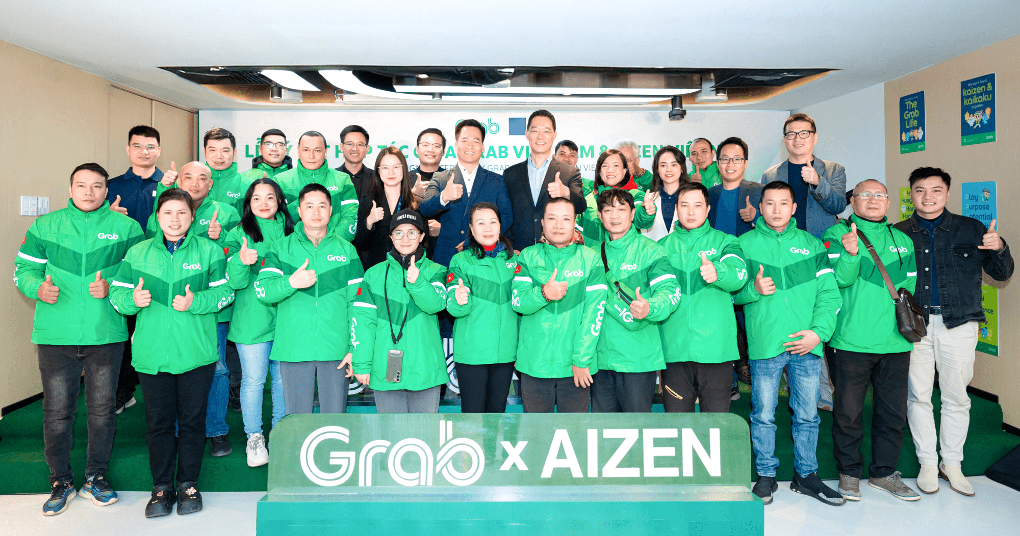 Grab Việt Nam và AIZEN Việt Nam hợp tác mang đến giải pháp thuê xe máy điện cho đối tác tài xế Grab. Ảnh: Grab Việt Nam.