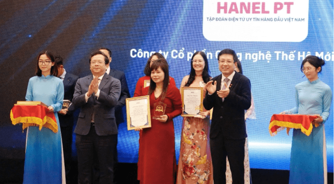 Hanel PT honored as 'Outstanding Vietnamese Supplier 2025' in electronics sector 1 Hanel PT receives a certificate from VCCI at the forum Vietnam Suppliers – Journey to Excellence, on Jan. 29, 2026. Photo courtesy of Hanel PT