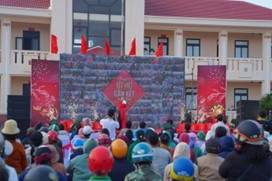 Khoảnh khắc công bố hoạt động gắn kết cộng đồng “Chung vị Tết Việt” của chiến dịch. Ảnh: SABECO.