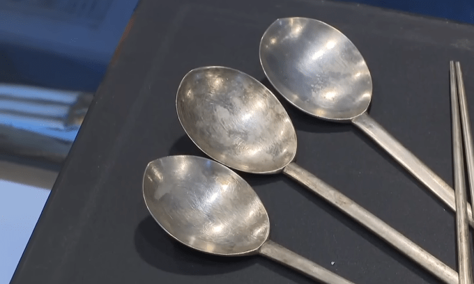 South Koreans line up to sell silver spoons, chopsticks as prices keep soaring