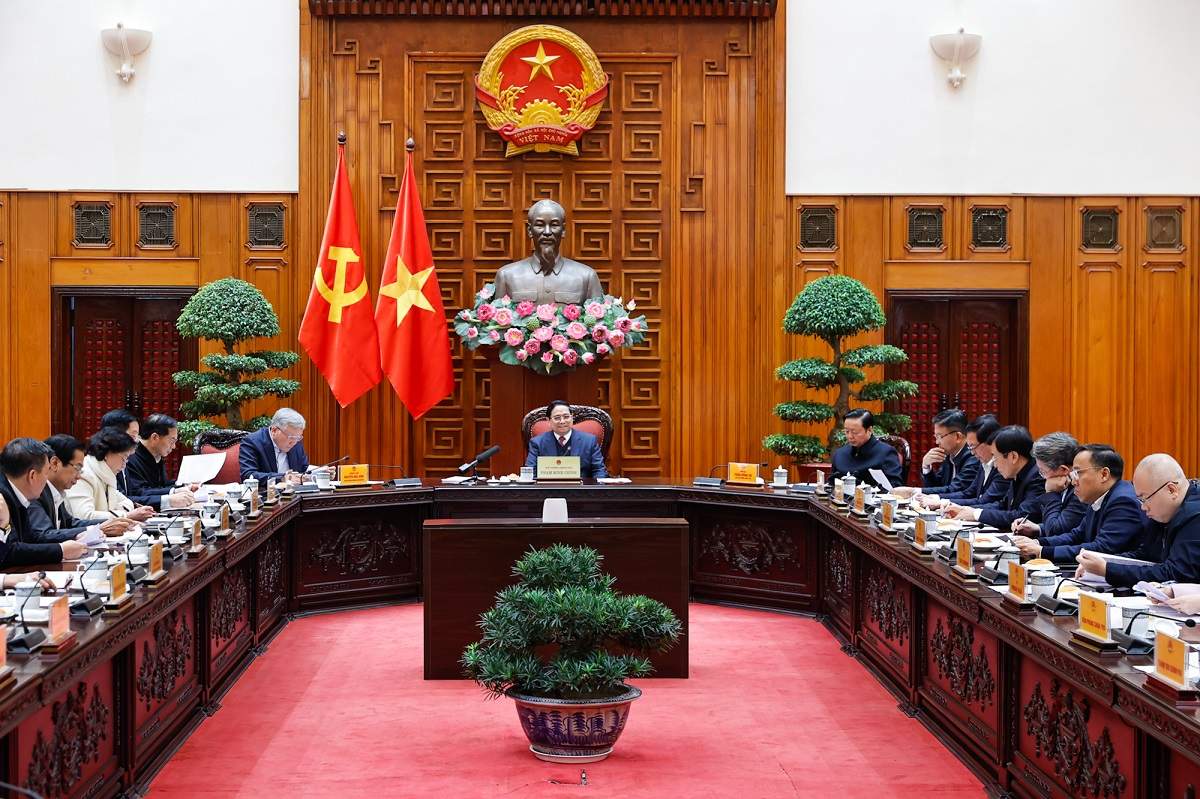 Thủ tướng Chính phủ Phạm Minh Chính chủ trì cuộc họp về các dự án điện hạt nhân. Ảnh: VGP.