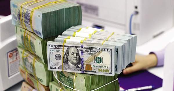 Lãi suất qua đêm tăng mạnh lên 6%/năm, tỷ giá USD giảm sâu, NHNN bơm lượng lớn VND hỗ trợ hệ thống