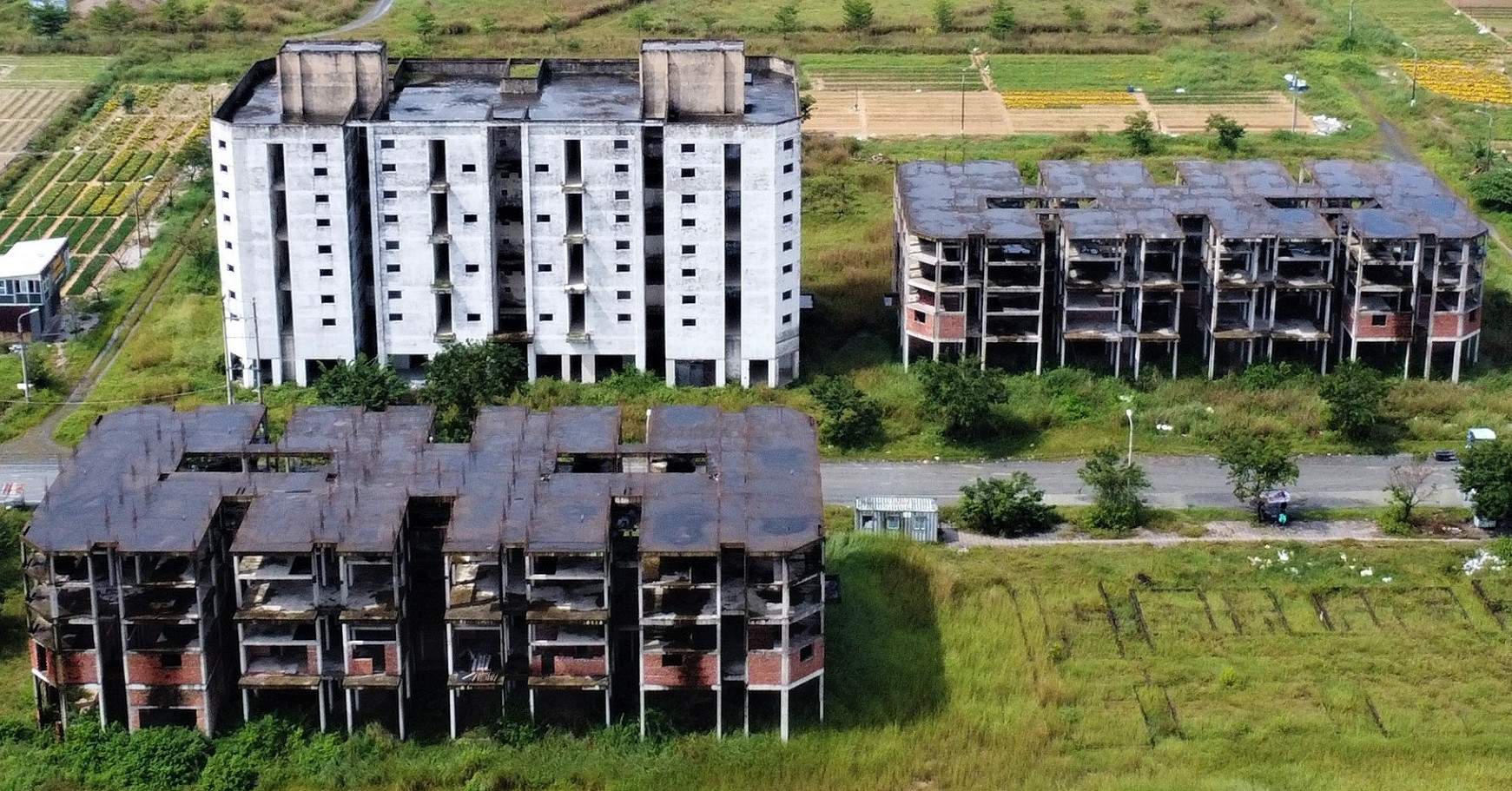 Cảnh hoang phế tại dự án nhà ở xã hội 700 tỷ đồng ở cửa ngõ Đà Nẵng