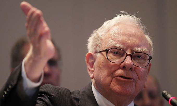 ‘Don’t worry too much about starting salaries,’ Warren Buffett advises young workers