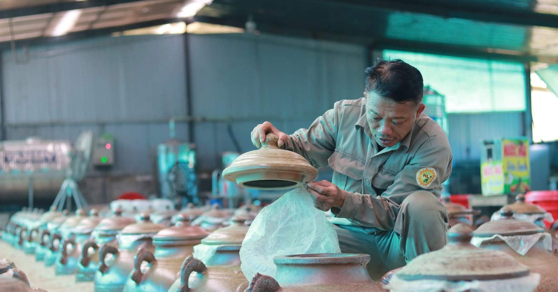 Anh nông dân Hà Tĩnh làm giàu nhờ 'dưới trồng cây, trên điện mặt trời'