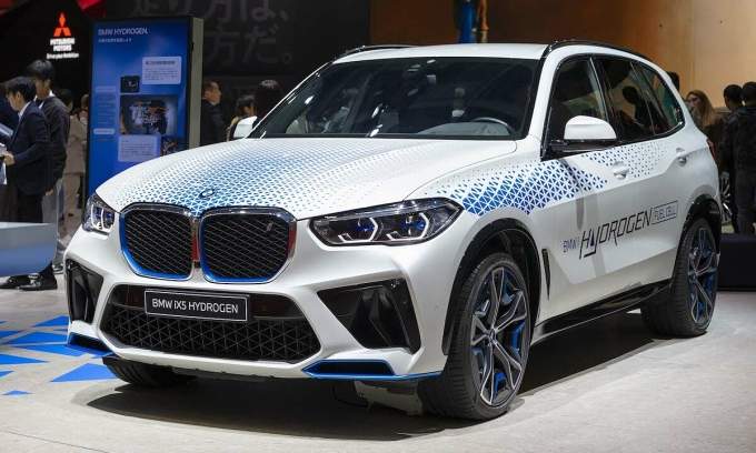 BMW recalls hundreds of thousands of cars over fire risk