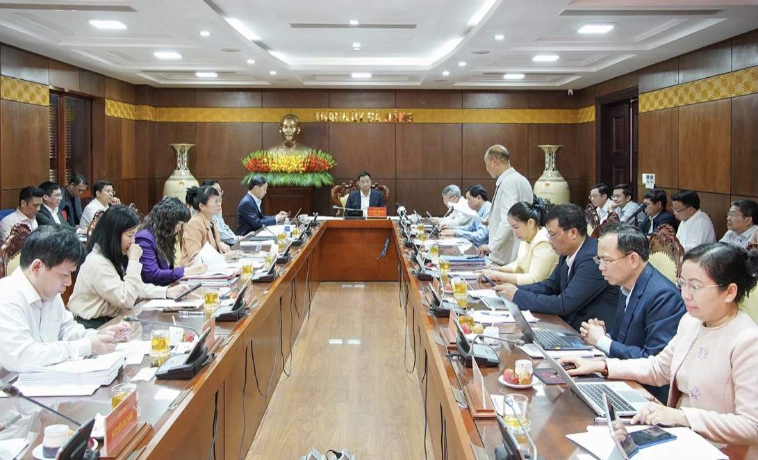 Quang cảnh phiên họp của lãnh đạo TP Đà Nẵng và các đơn vị liên quan cho ý kiến danh mục các dự án trọng điểm của thành phố giai đoạn 2026-2030.