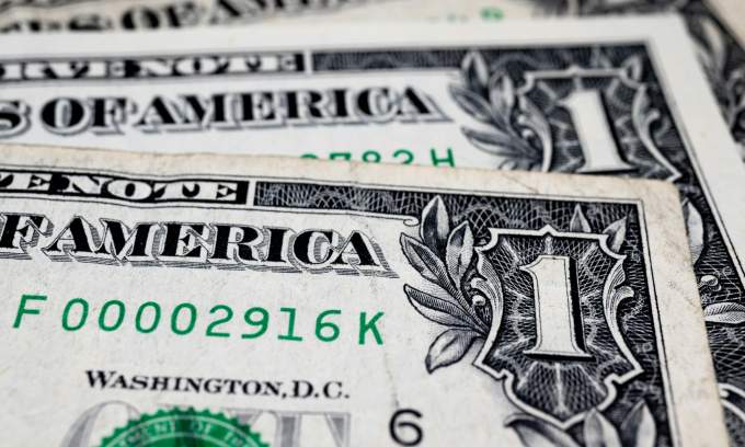 Dollar inches up against dong