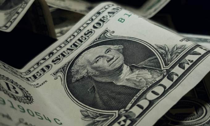 Dollar jumps against dong on black market