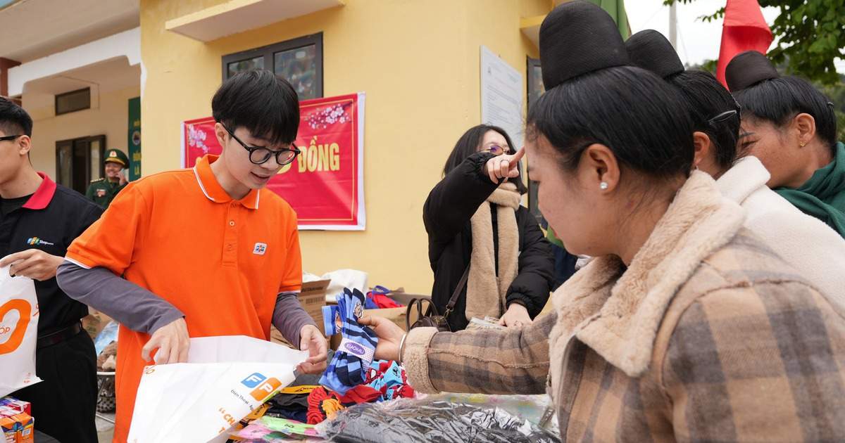 FPT Shop tặng máy tính, tivi cho trẻ em vùng cao