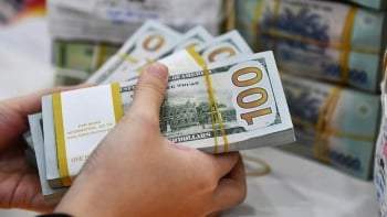 Giảm mạnh ở cả thị trường chợ đen và ngân hàng