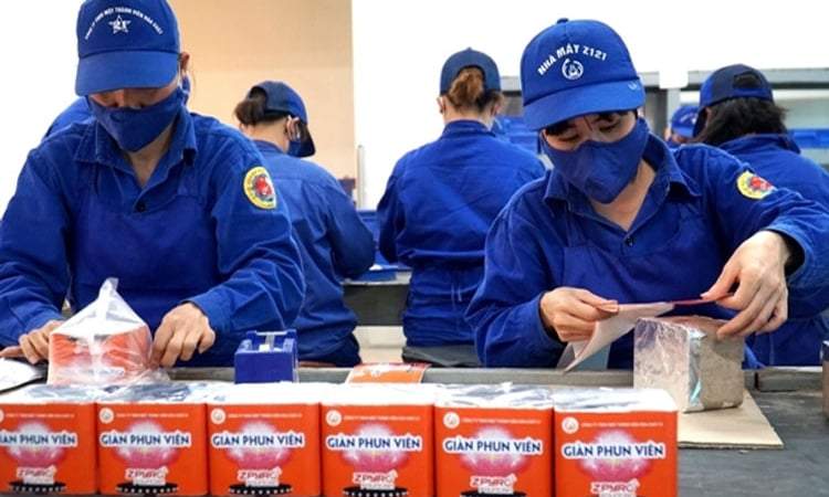 Nhà máy pháo hoa Z121 tăng tốc, ra mắt giàn pháo 100 ống AI dịp Tết 2026