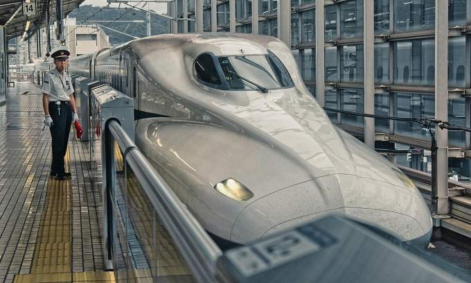 PM urges flexible investment models for North-South high-speed railway