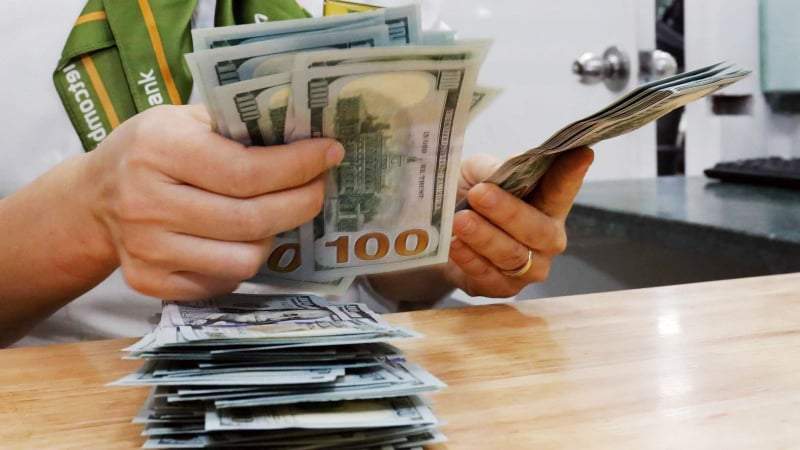 Thị trường chợ đen bốc hơi sốc