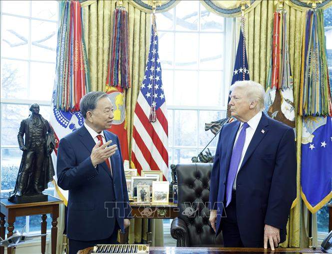Tổng Bí thư Tô Lâm gặp với Tổng thống Hoa Kỳ Donald Trump. Ảnh: TTXVN.