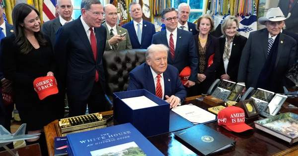 Tổng thống Donald Trump ký dự luật ngân sách, chính phủ Mỹ mở cửa trở lại