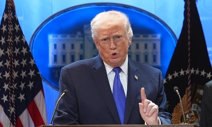 Trump furious after Supreme Court upends his global tariffs, imposes new 10% levy