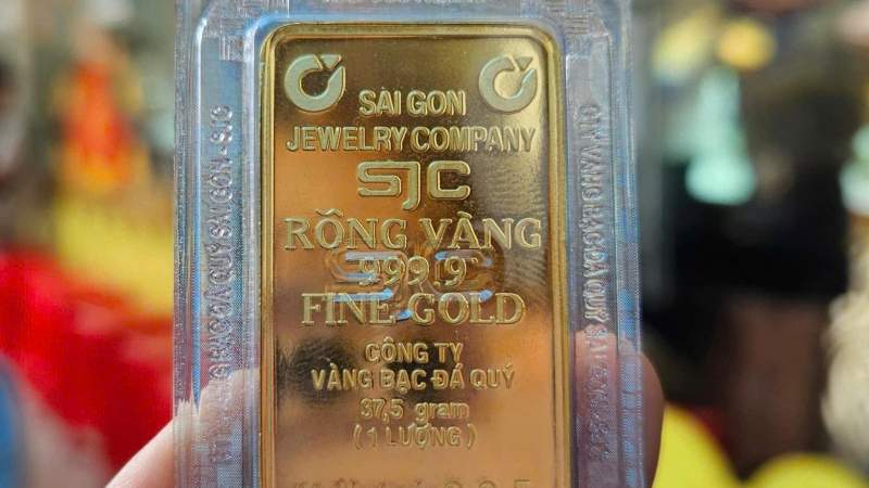 Vàng SJC tăng mạnh áp sát đỉnh, thế giới leo thang sau khi Fed giảm lãi suất