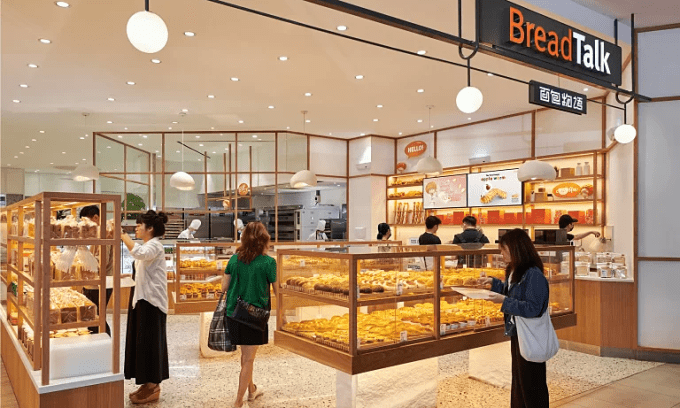 Worker fired after cleaning Singapore BreadTalk outlet's display shelves with broom