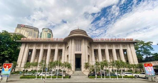 NHNN bơm mới cho hệ thống ngân hàng gần 230.000 tỷ, giá đô la tự do tăng nóng