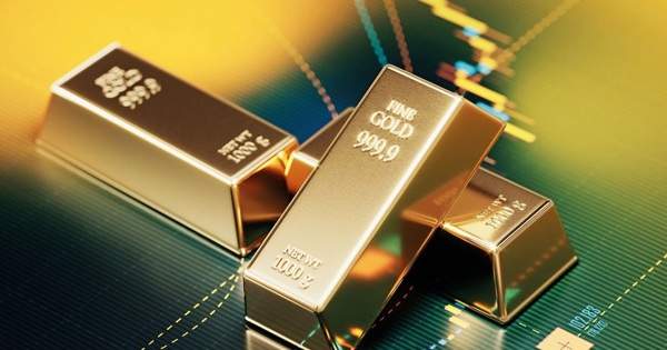 Vàng bật tăng mạnh cuối tuần, chuyên gia dự báo còn dư địa đi lên tuần tới