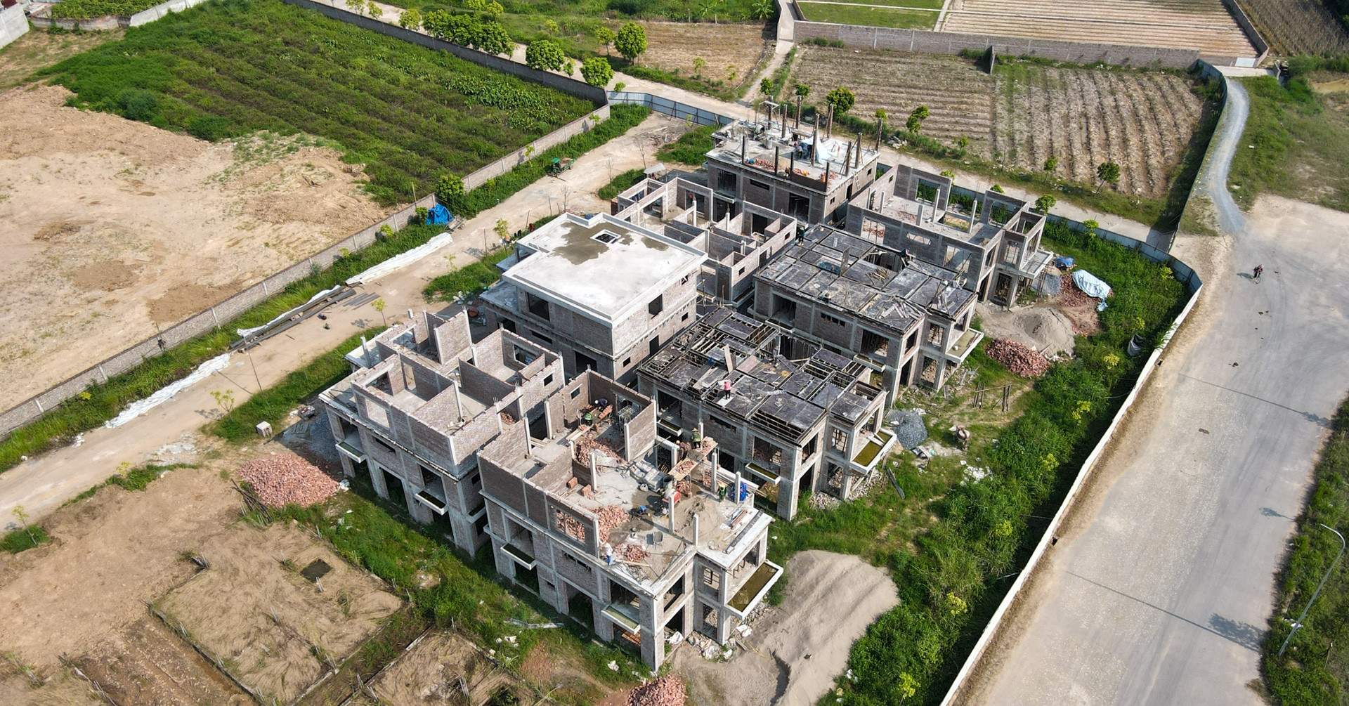 Chồng qua đời, con dâu kiện đòi bố mẹ chồng chia hơn 300m2 đất ở Hà Nội