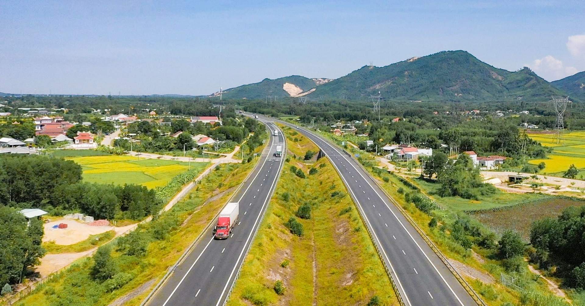 doanh thu 7.400 tỷ đồng tạo đà tăng tốc đầu tư mở rộng cao tốc năm 2026