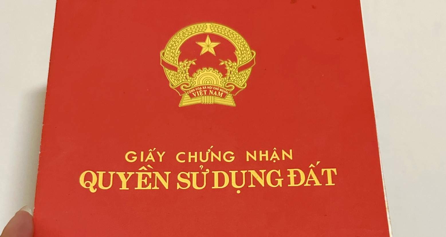 Sổ đỏ bất ngờ bị ghi nhầm hiến 16m2 đất vì trùng tên với người khác