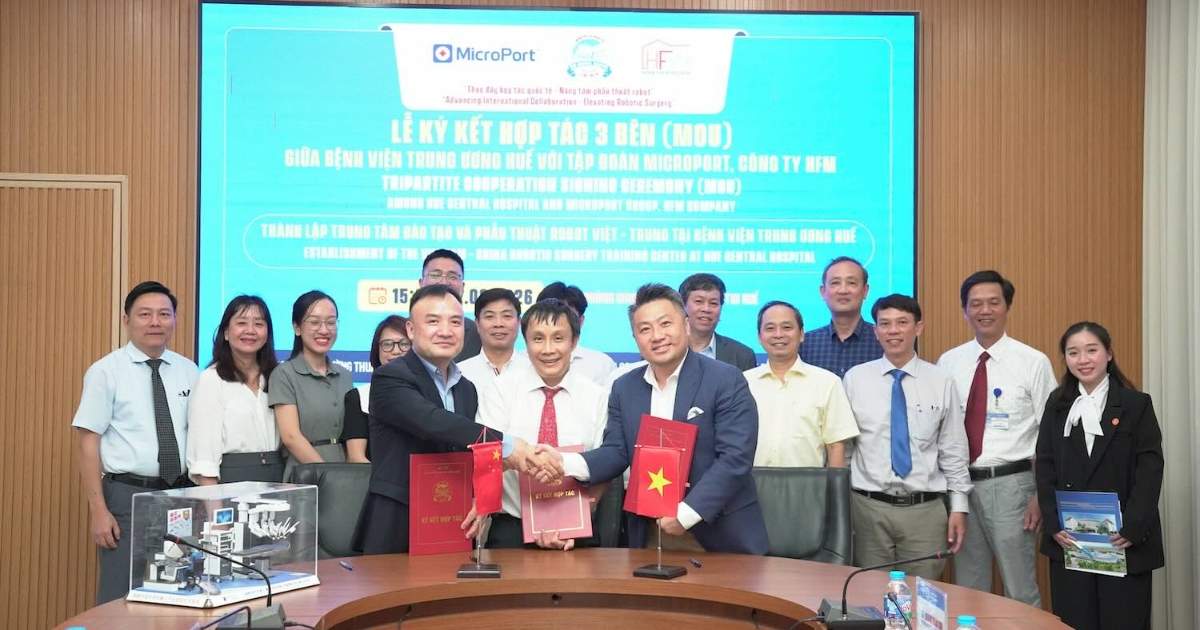 Bệnh viện Trung ương Huế tiên phong đào tạo phẫu thuật robot