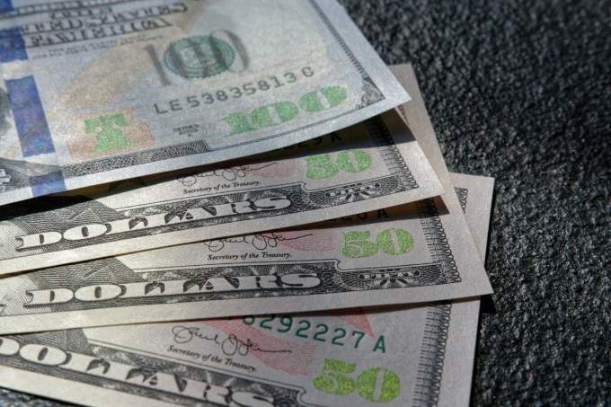 Dollar tiptoes up against dong