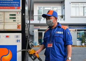 Giá xăng giảm mạnh sau 4 phiên tăng liên tiếp