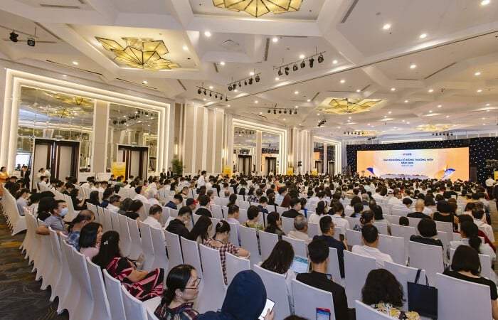 Nóng chuyện thay máu nhân sự, tâm điểm Sacombank