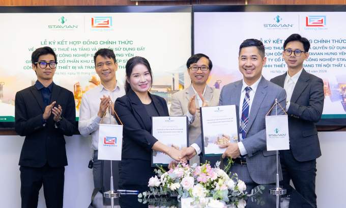 Stavian Hung Yen Industrial Cluster hands over land to investors